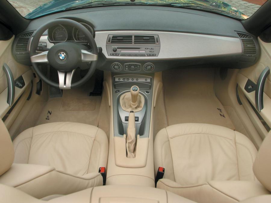  BMW Z4 2.5i Roadster 2002 года  (US) (фото 2 из 3)